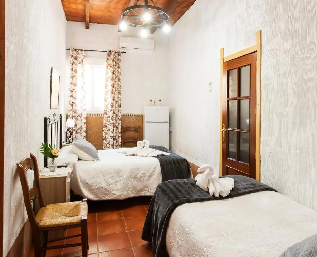 Molino De Lucero, Casa Rural Teba